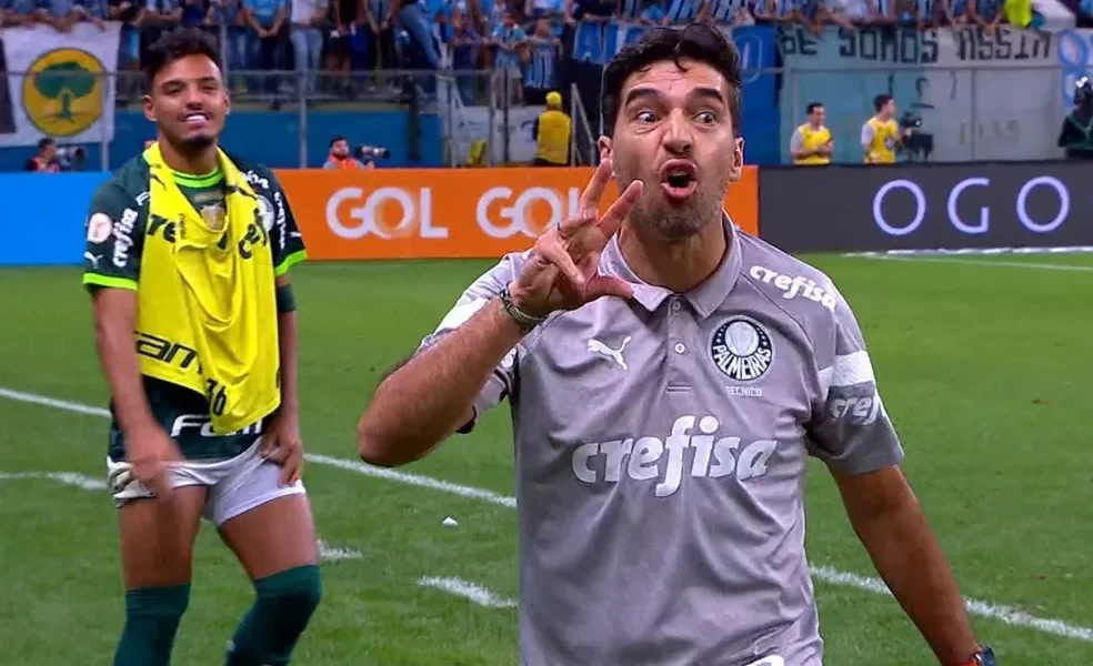 Abel Ferreira protesta contra a arbitragem depois da derrota do Palmeiras para o Grêmio na Série A do Brasileiro. Foto: Reprodução / Sportv